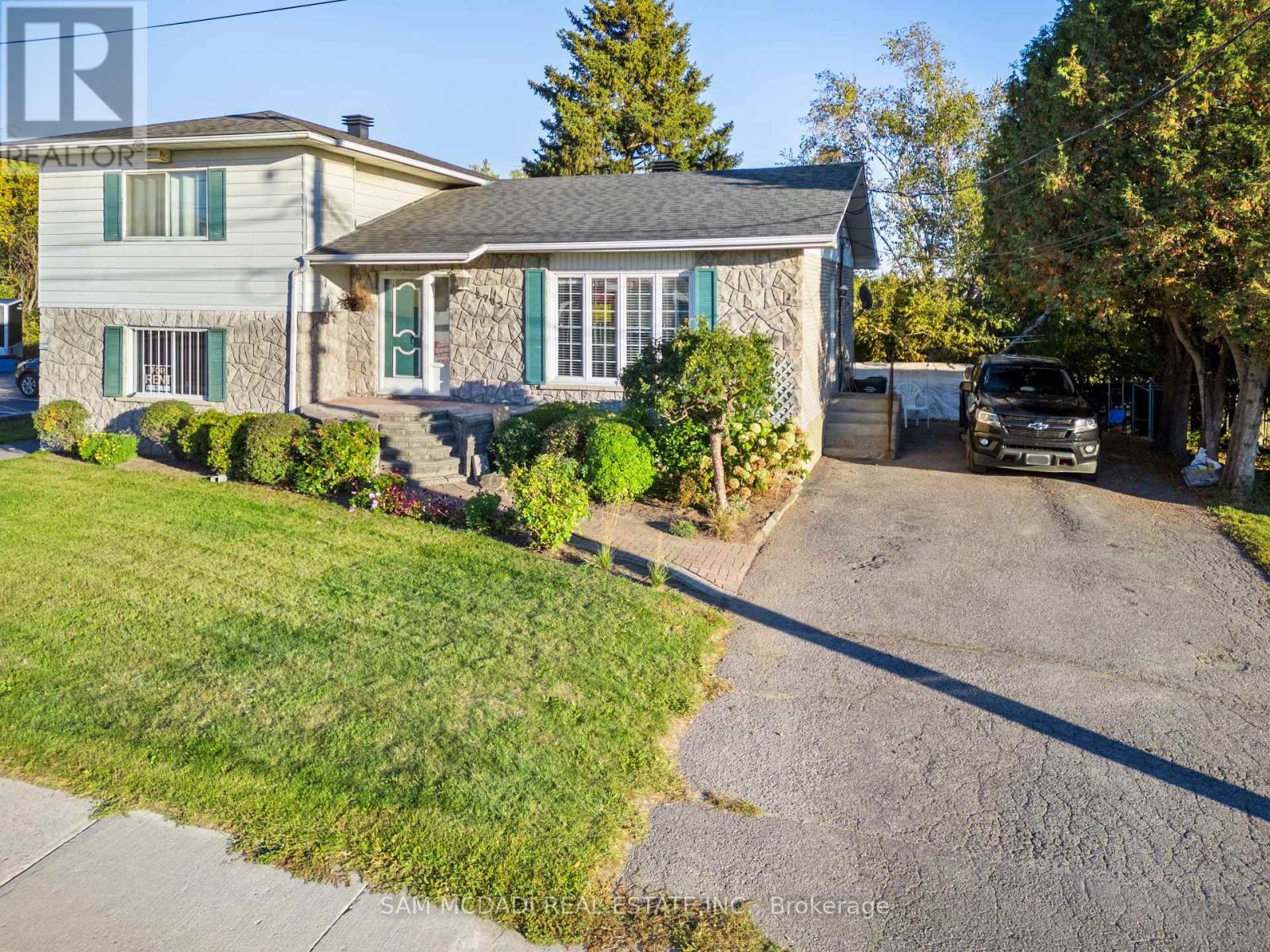 2705 LAURIER STREET - 6