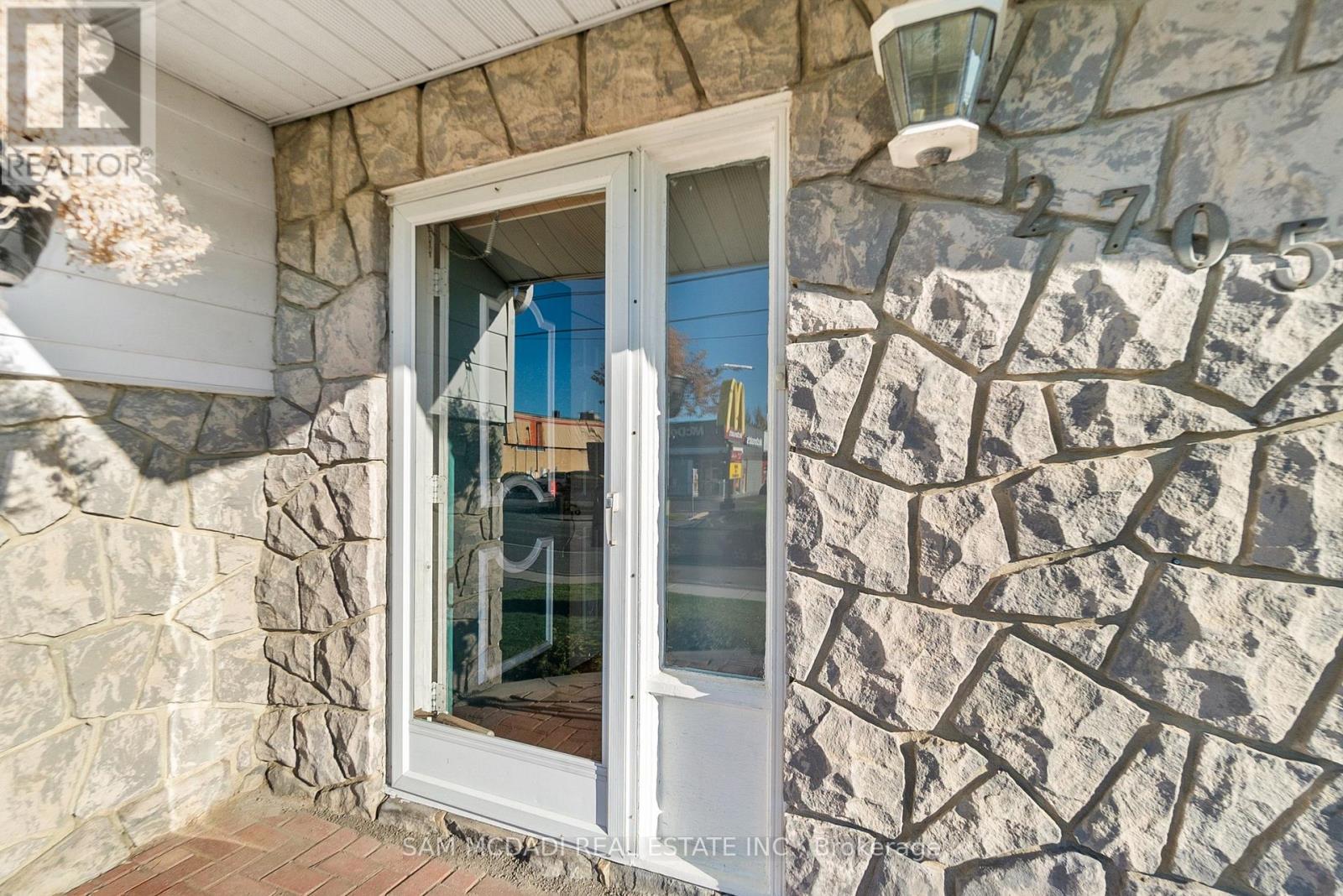 2705 LAURIER STREET - 9