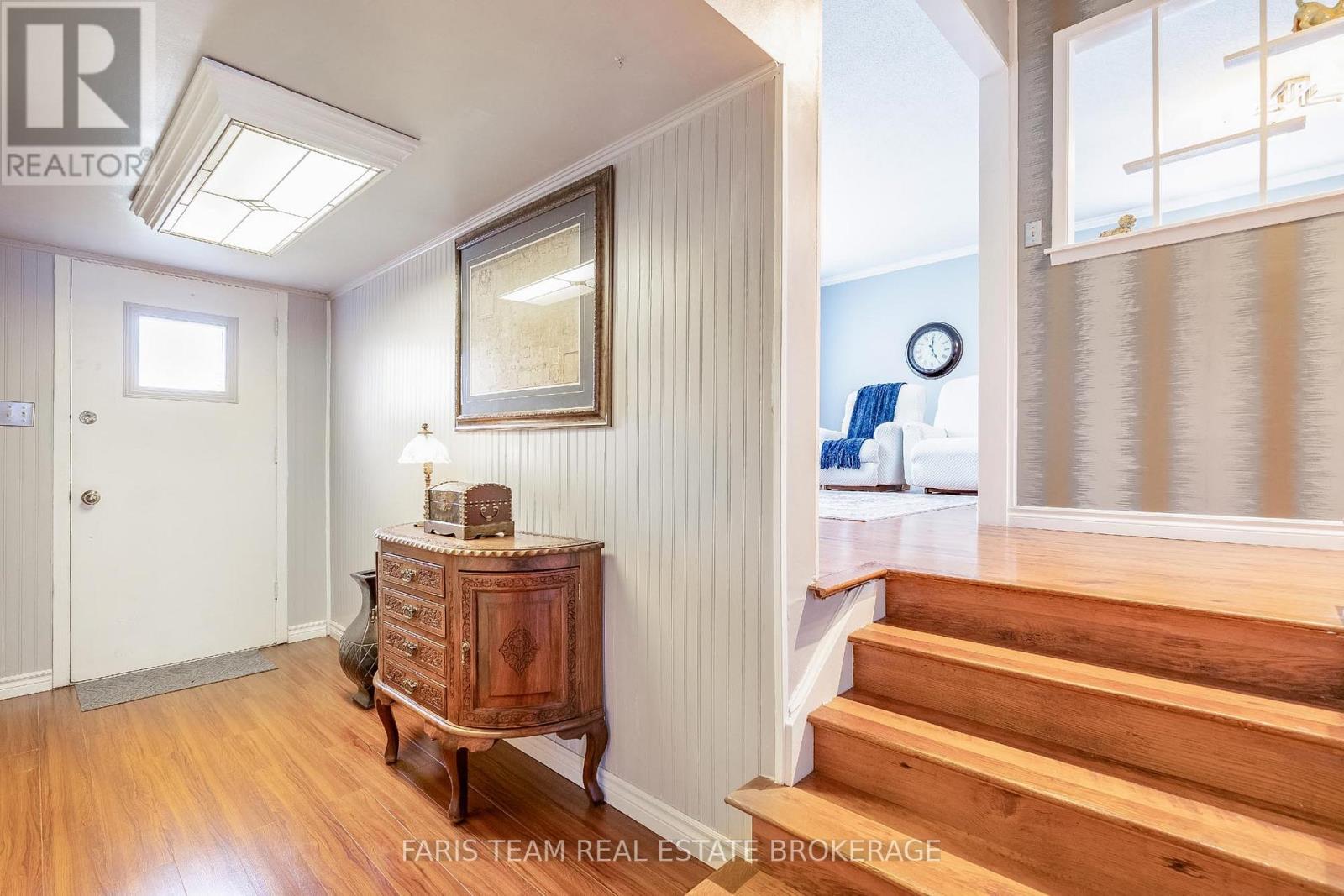 28 BROMLEY CRESCENT - 4
