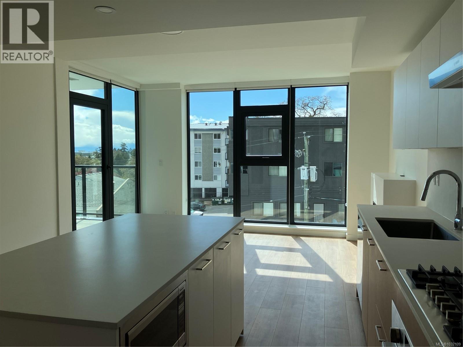 202 899 Esquimalt Road, Esquimalt