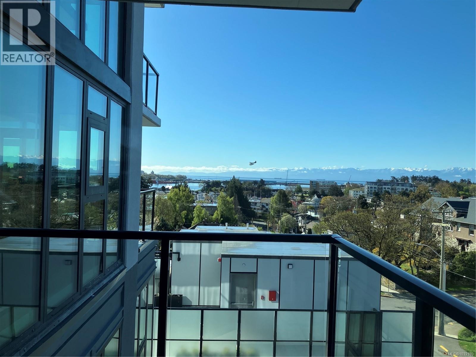 202 899 Esquimalt Road, Esquimalt