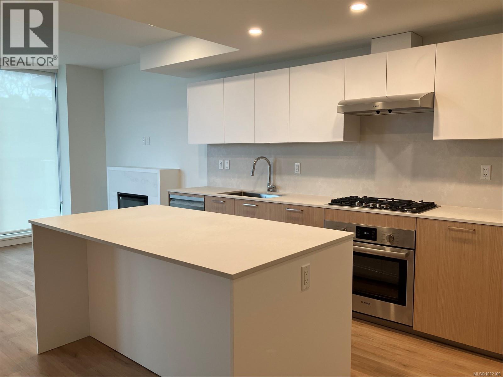 202 899 Esquimalt Road, Esquimalt