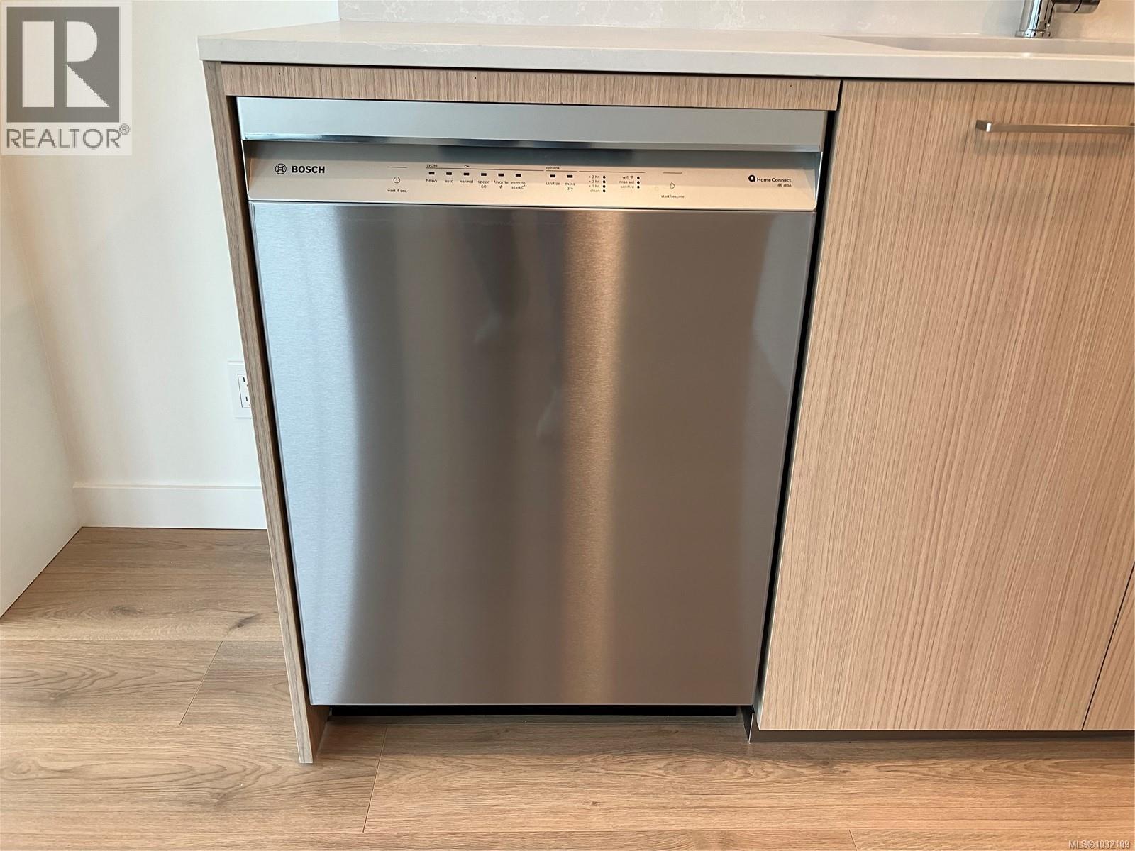 202 899 Esquimalt Road, Esquimalt