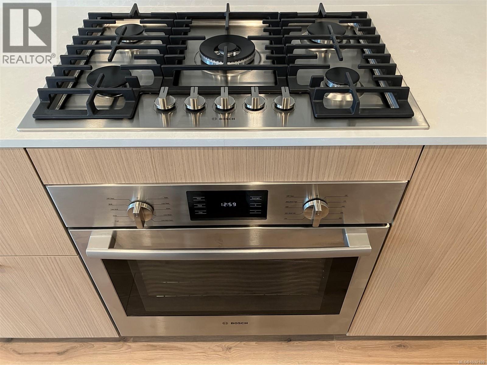 202 899 Esquimalt Road, Esquimalt