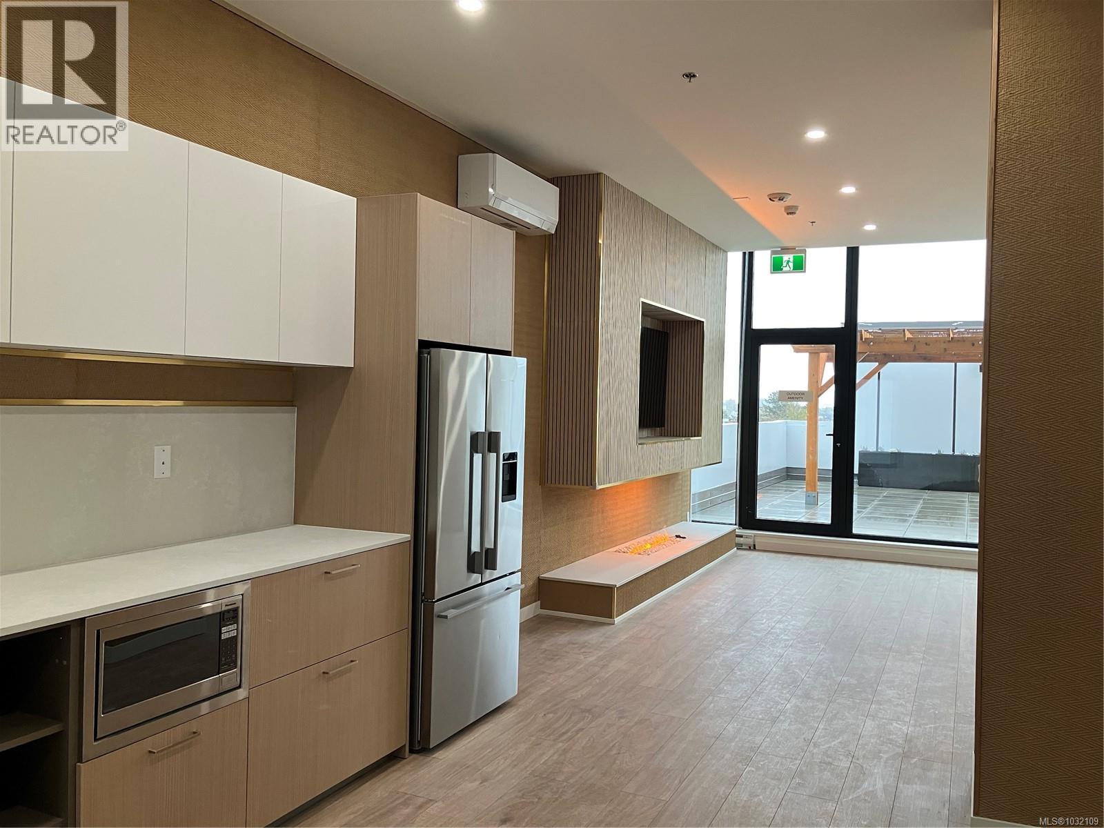 202 899 Esquimalt Road, Esquimalt