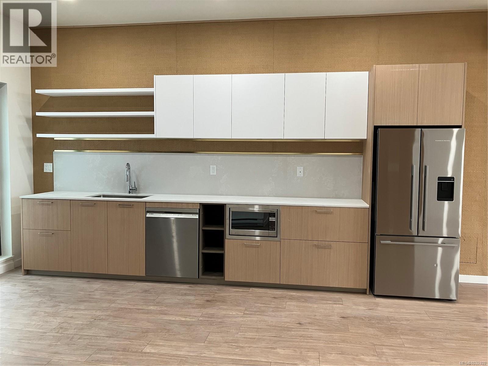 202 899 Esquimalt Road, Esquimalt