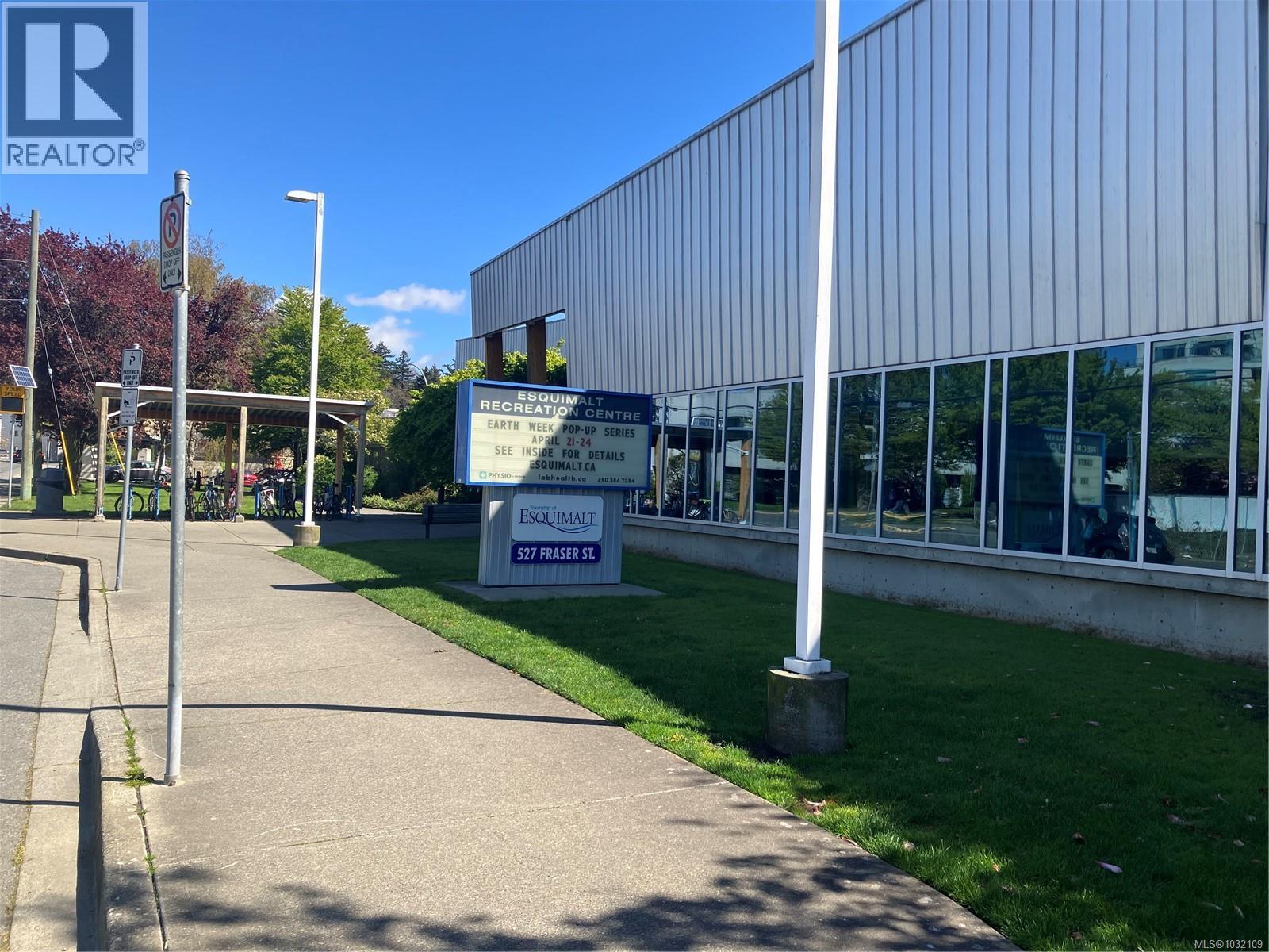 202 899 Esquimalt Road, Esquimalt