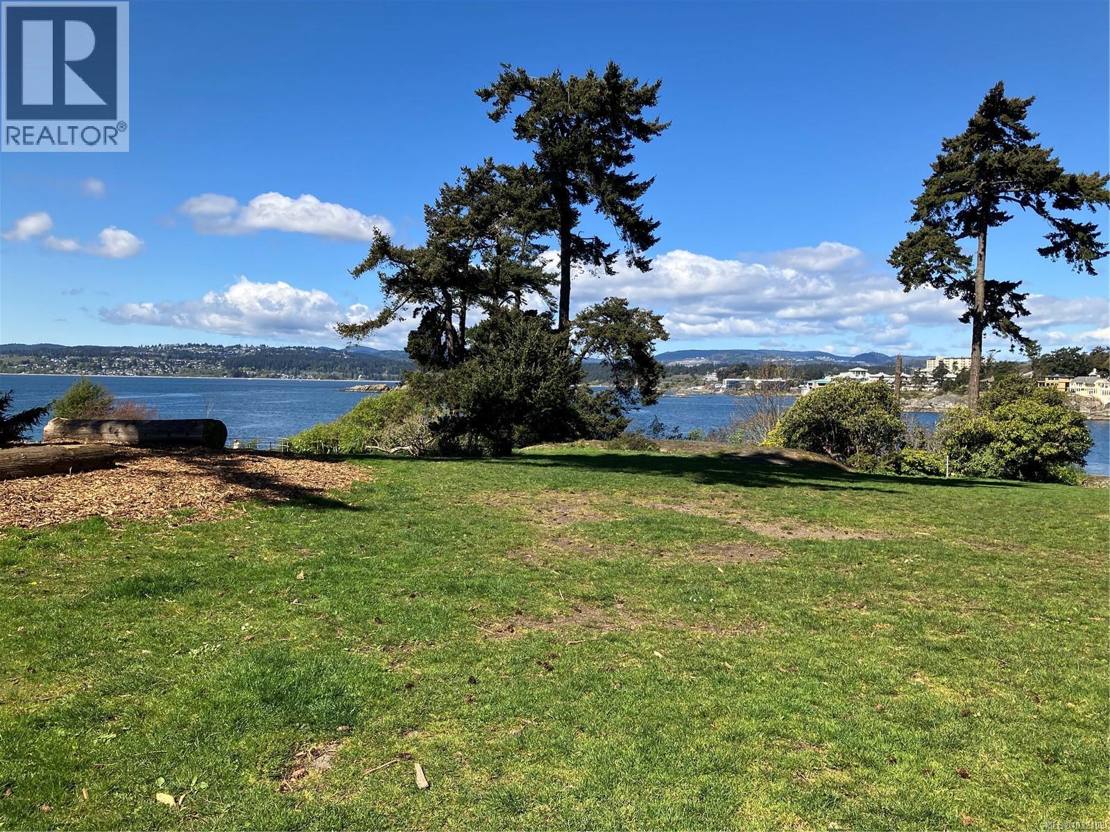 202 899 Esquimalt Road, Esquimalt