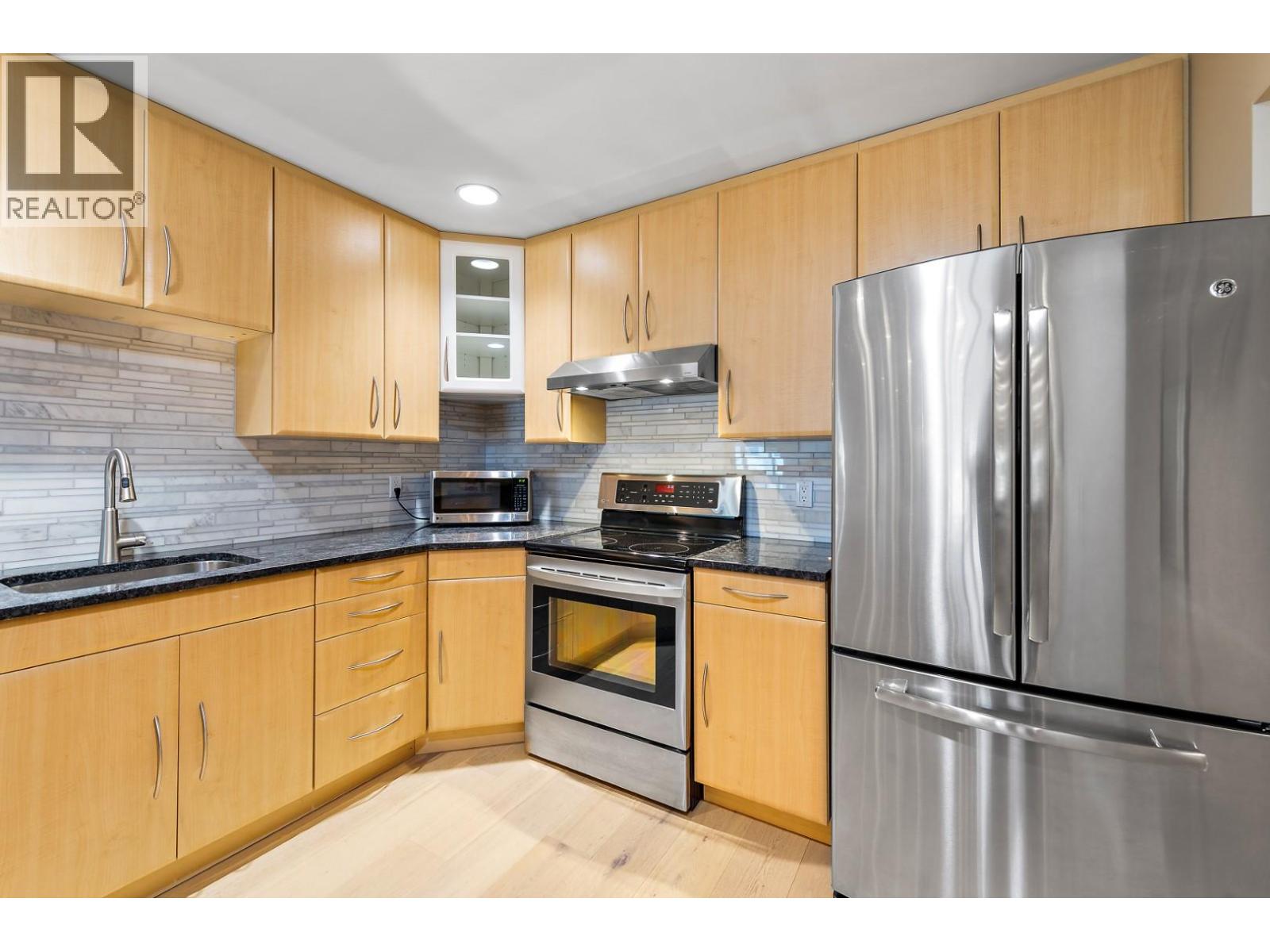 208 2900 Abbott Street, Kelowna