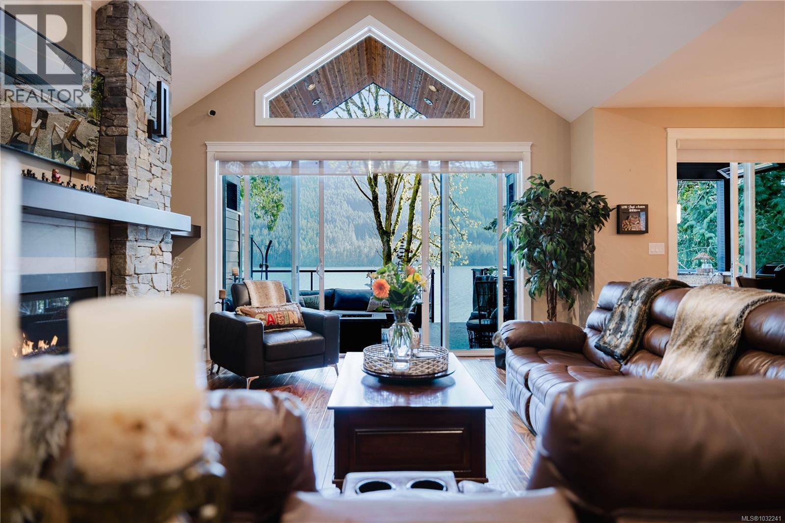  9686 Creekside Drive, Youbou