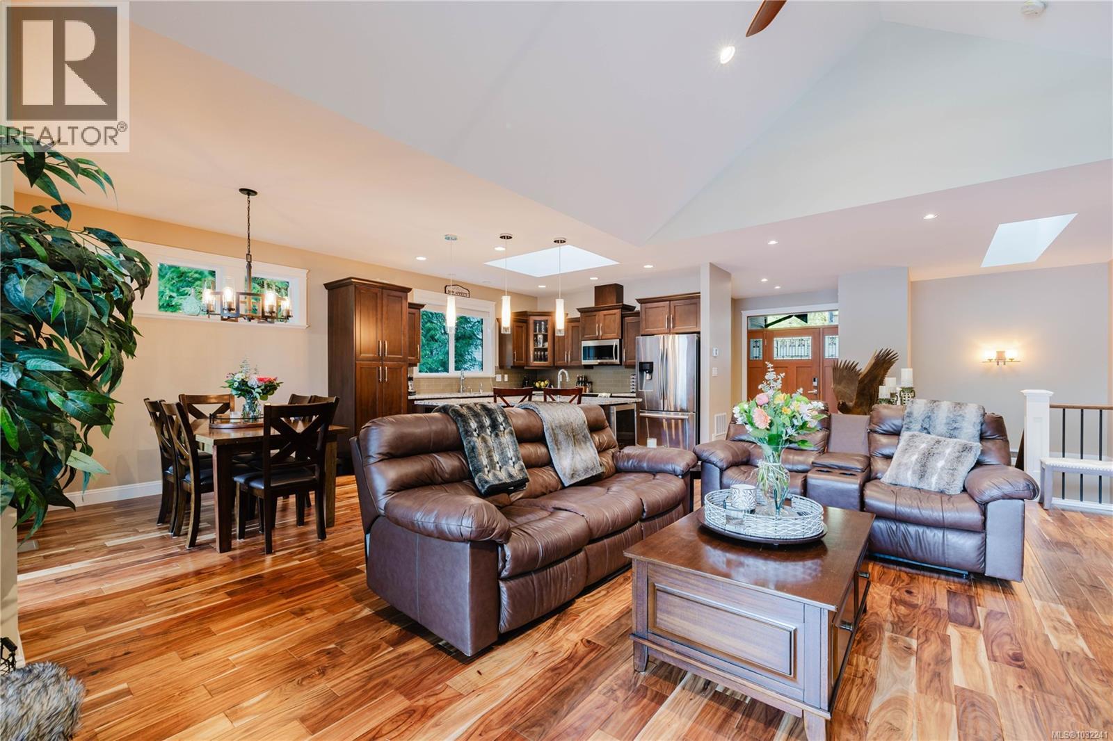  9686 Creekside Drive, Youbou