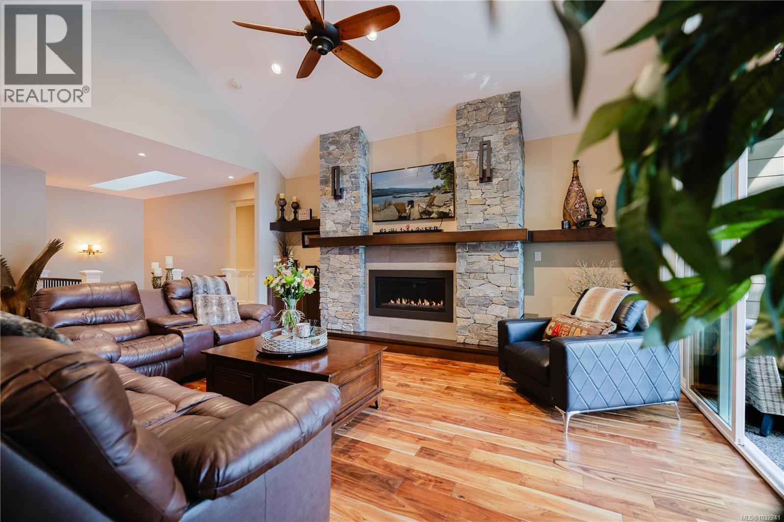  9686 Creekside Drive, Youbou