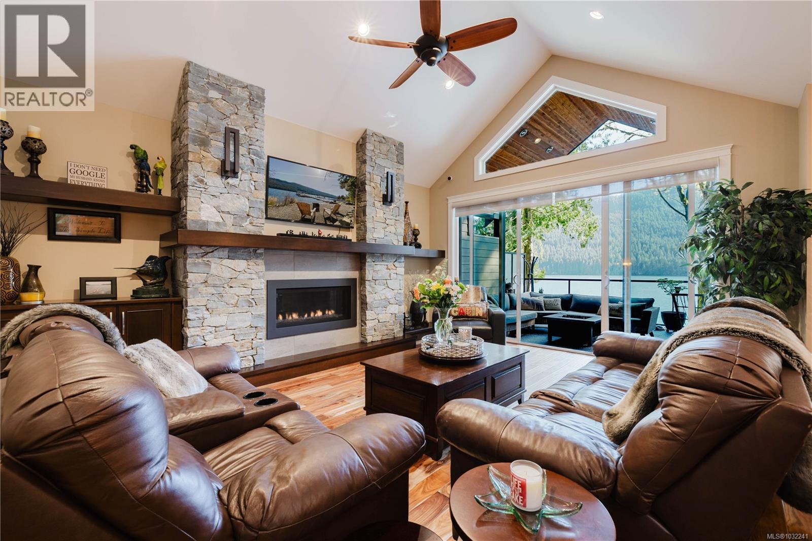  9686 Creekside Drive, Youbou