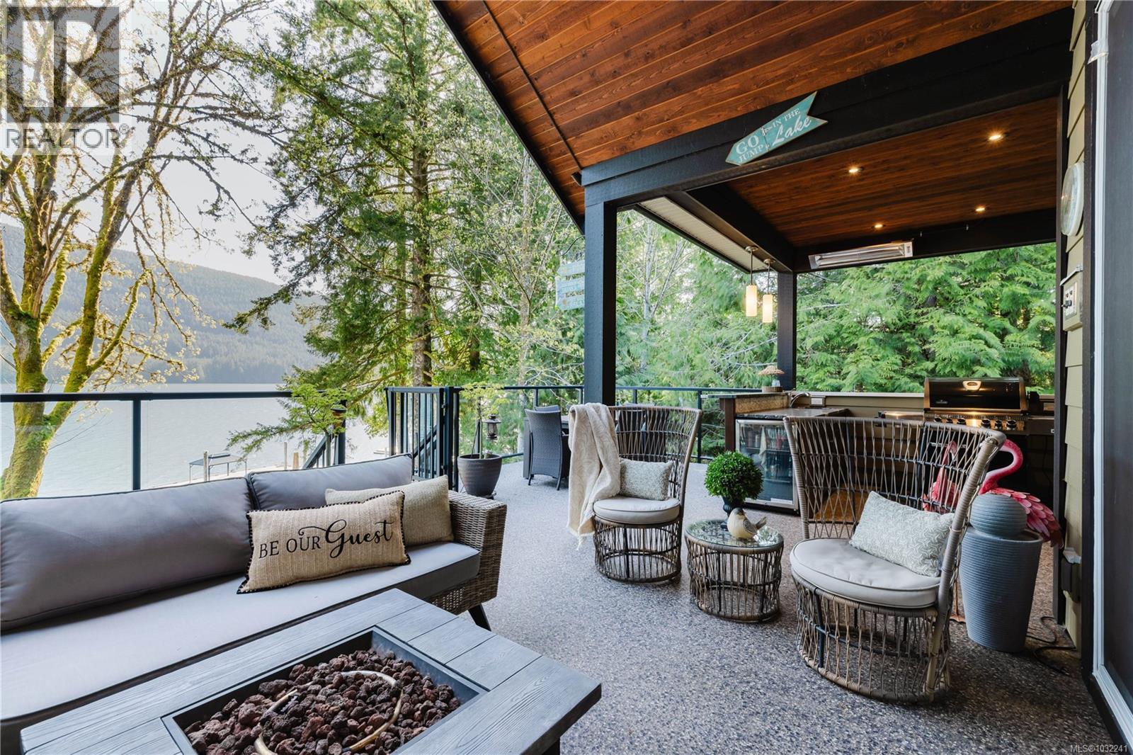  9686 Creekside Drive, Youbou