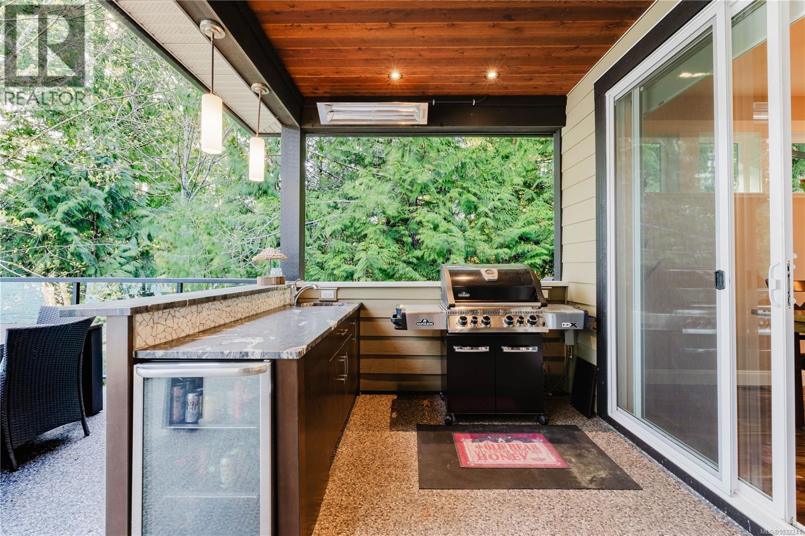  9686 Creekside Drive, Youbou