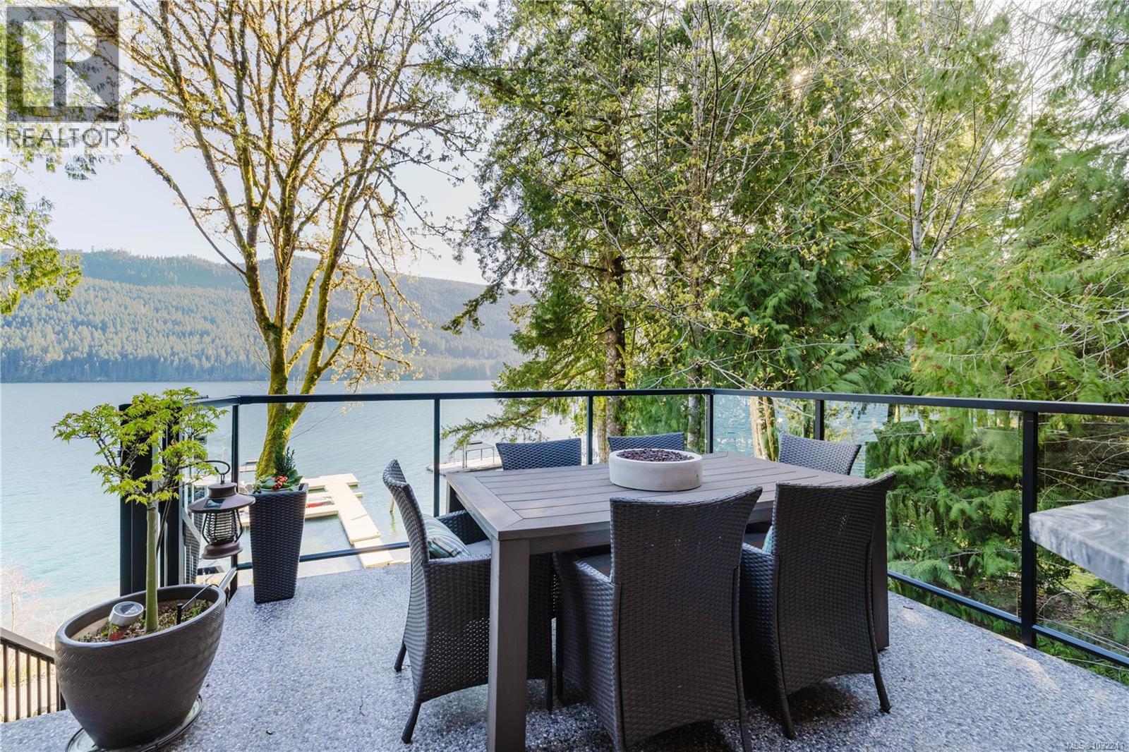  9686 Creekside Drive, Youbou