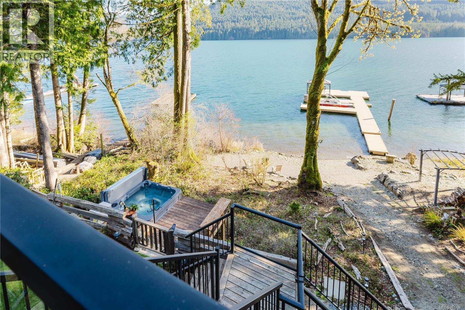  9686 Creekside Drive, Youbou