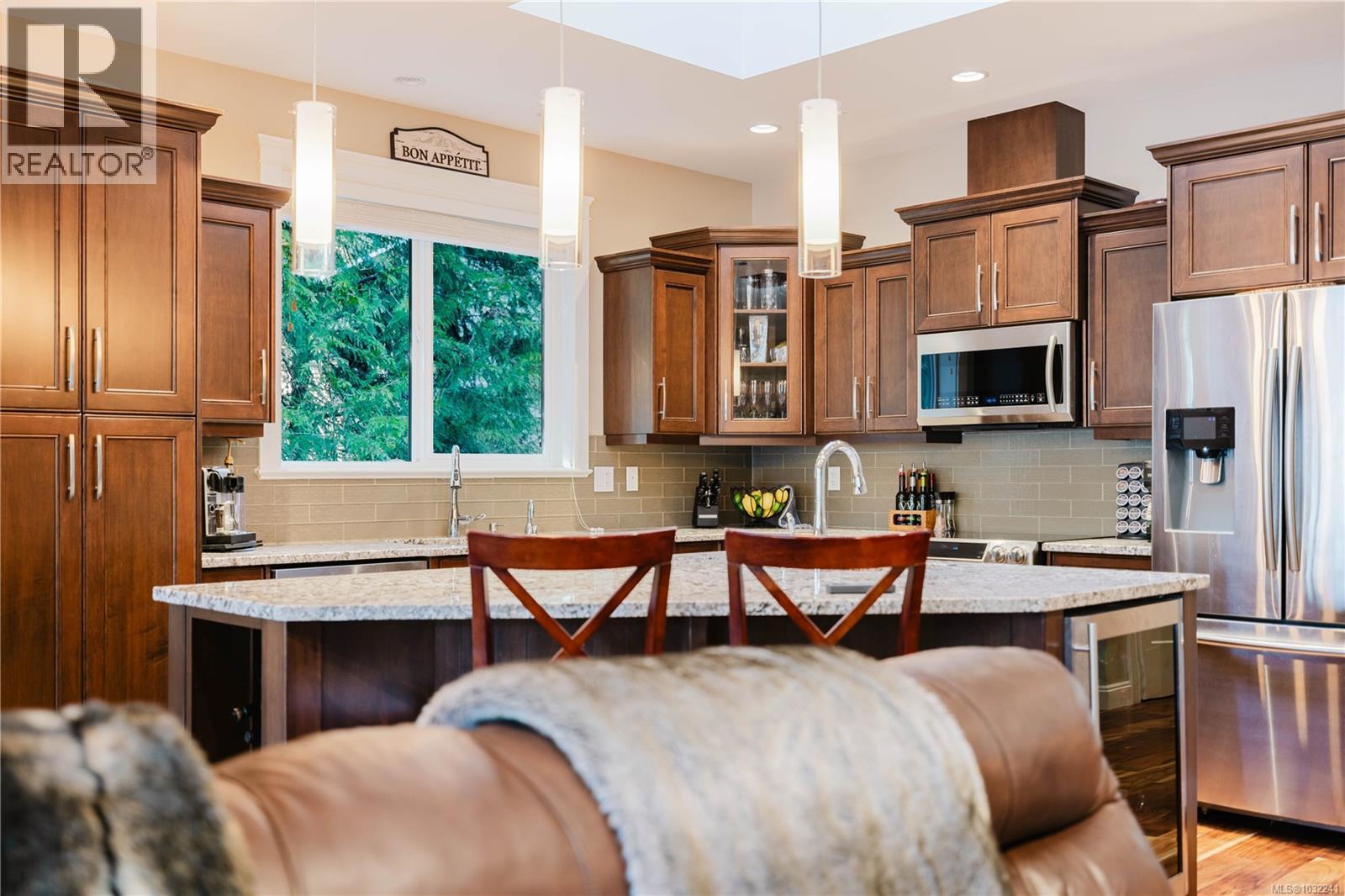  9686 Creekside Drive, Youbou