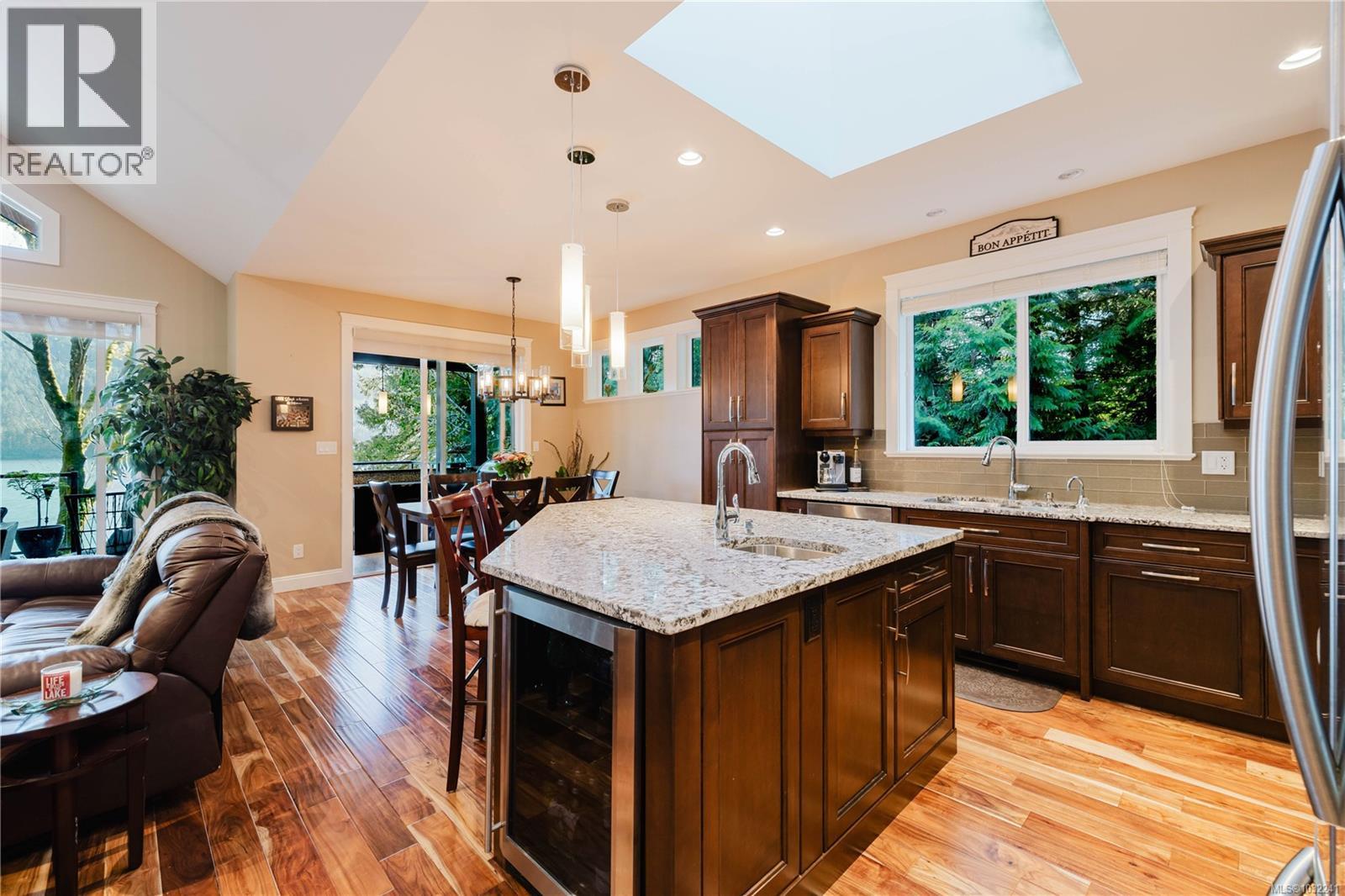  9686 Creekside Drive, Youbou