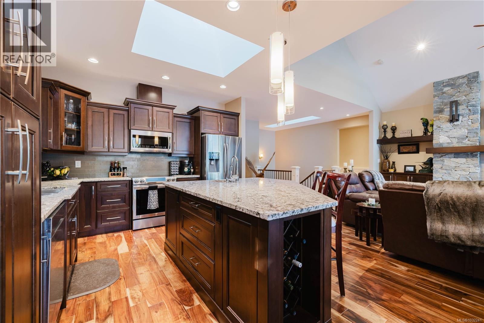  9686 Creekside Drive, Youbou