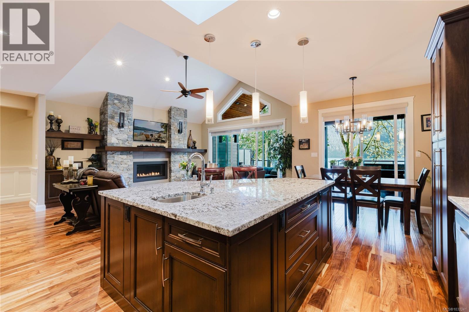  9686 Creekside Drive, Youbou