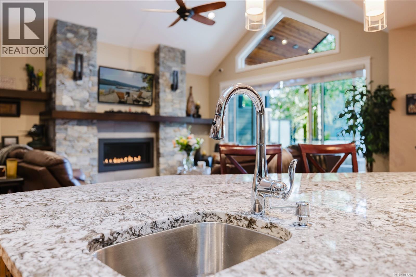  9686 Creekside Drive, Youbou