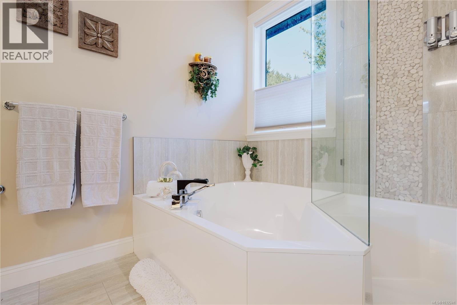  9686 Creekside Drive, Youbou