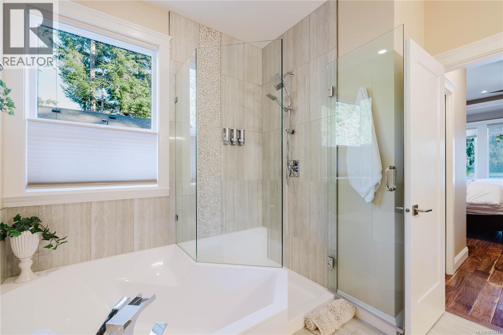  9686 Creekside Drive, Youbou