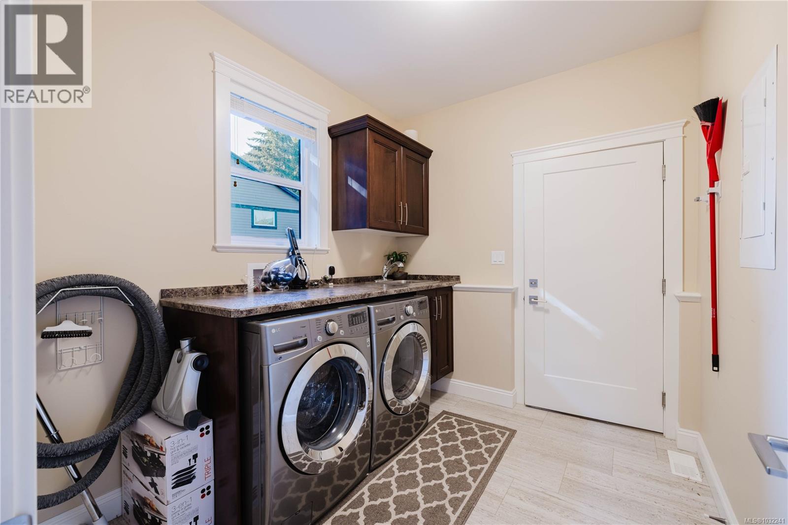  9686 Creekside Drive, Youbou