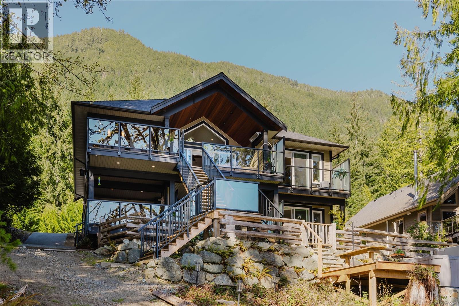  9686 Creekside Drive, Youbou