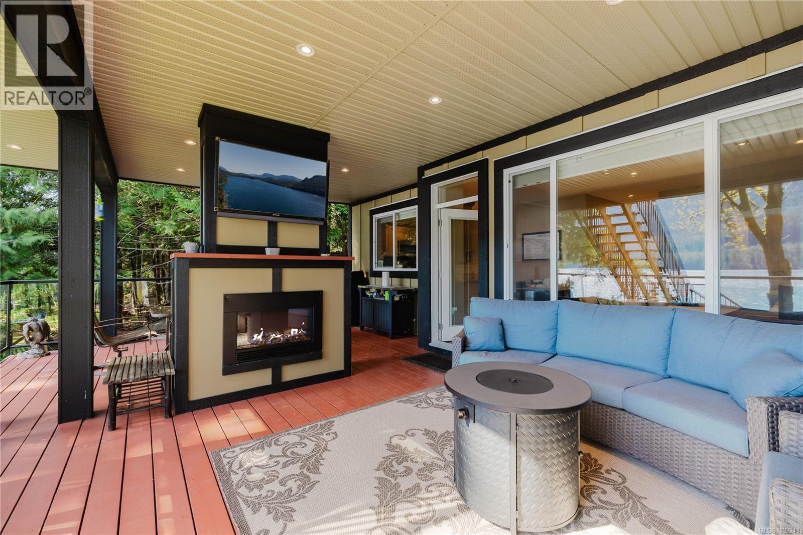  9686 Creekside Drive, Youbou