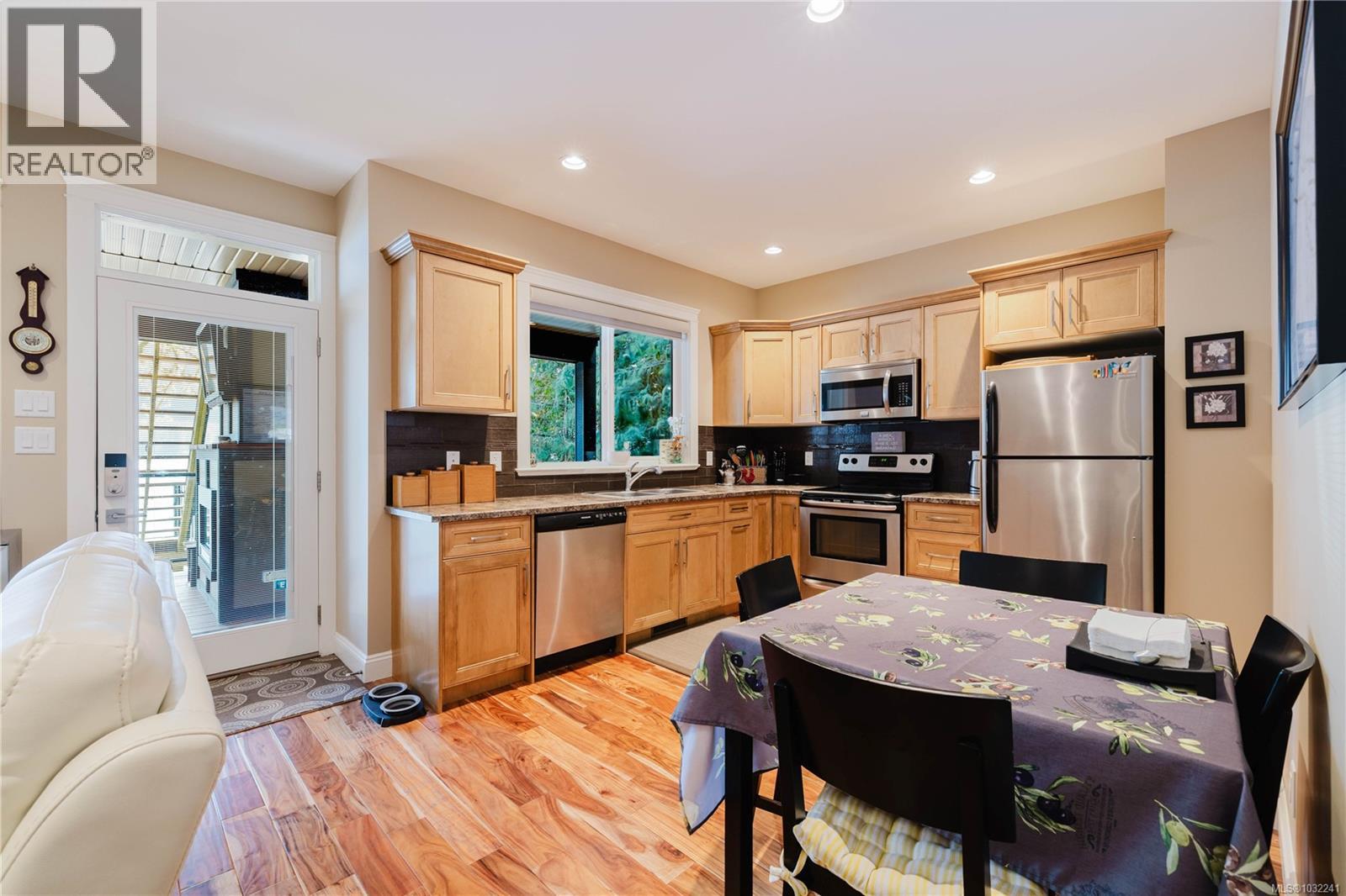  9686 Creekside Drive, Youbou