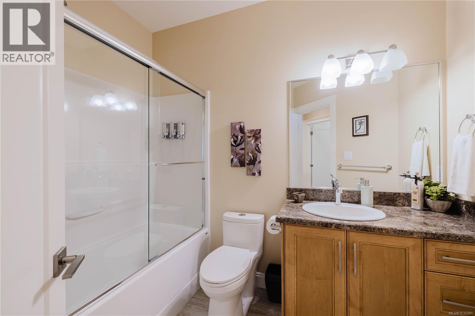  9686 Creekside Drive, Youbou