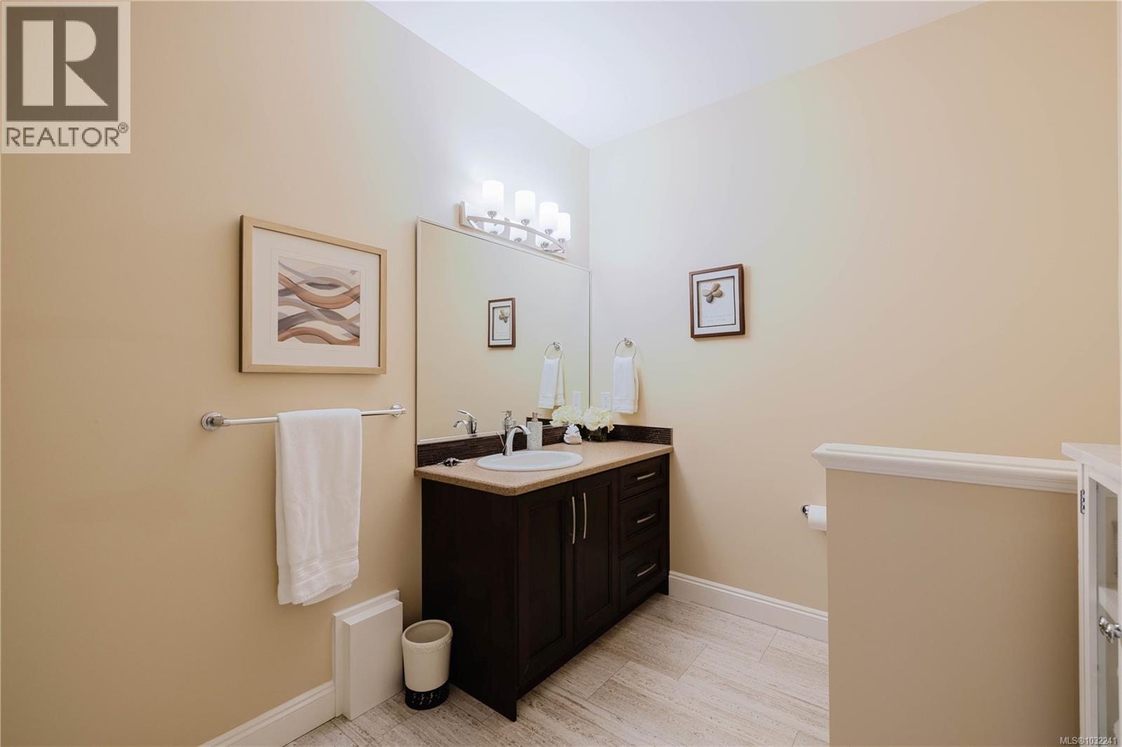  9686 Creekside Drive, Youbou