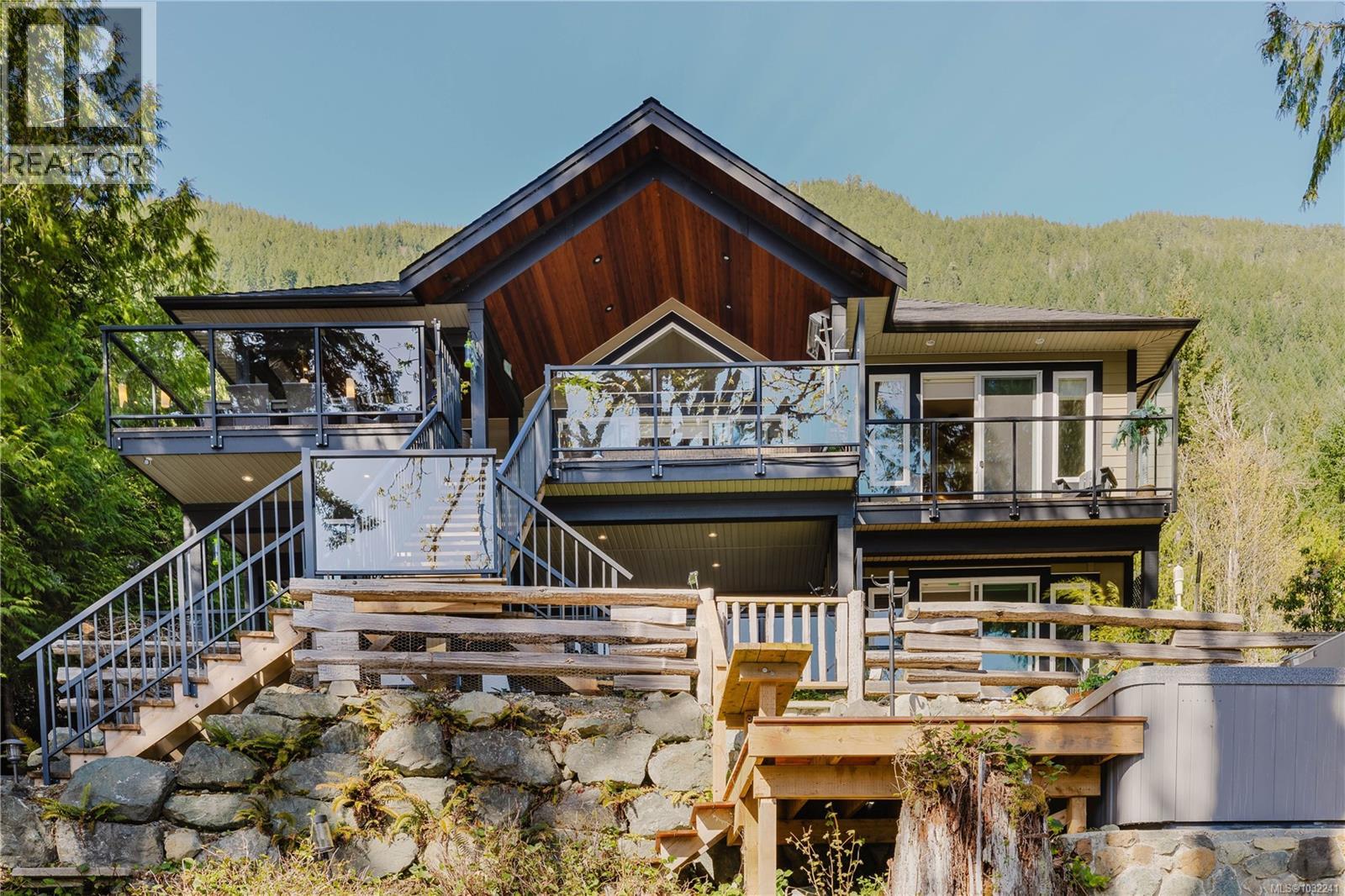  9686 Creekside Drive, Youbou