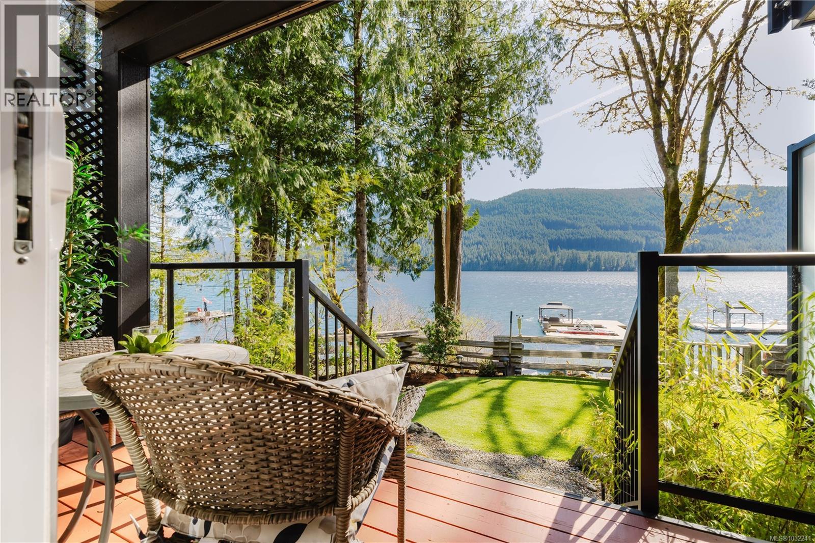  9686 Creekside Drive, Youbou