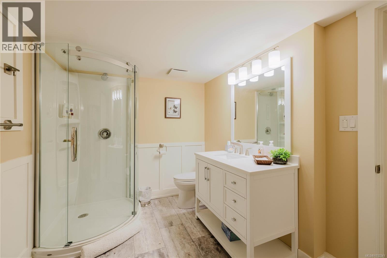  9686 Creekside Drive, Youbou