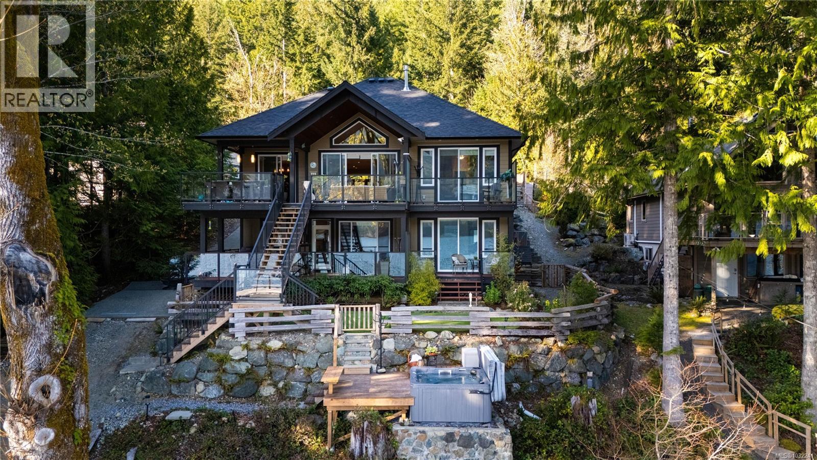  9686 Creekside Drive, Youbou