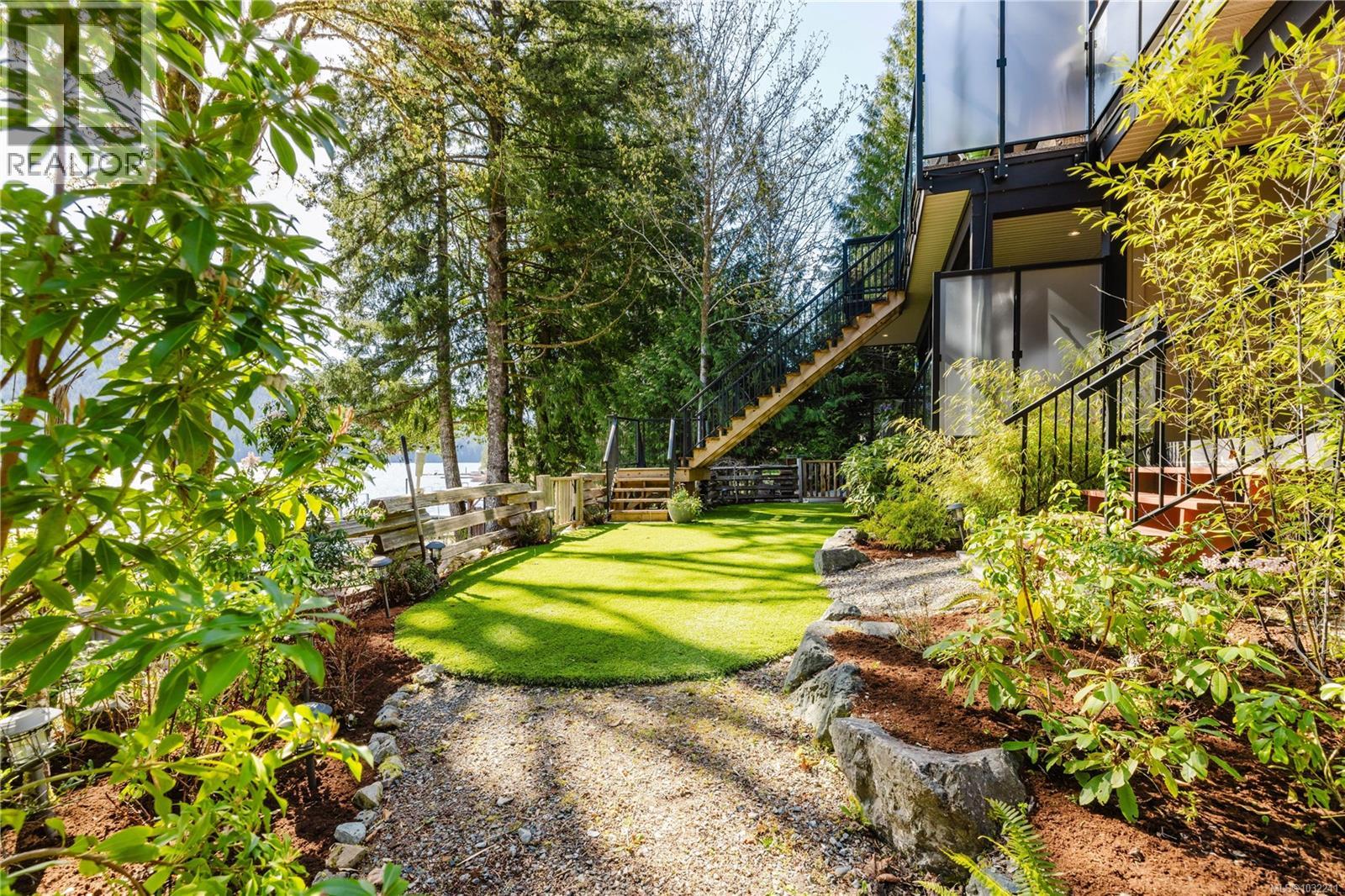  9686 Creekside Drive, Youbou