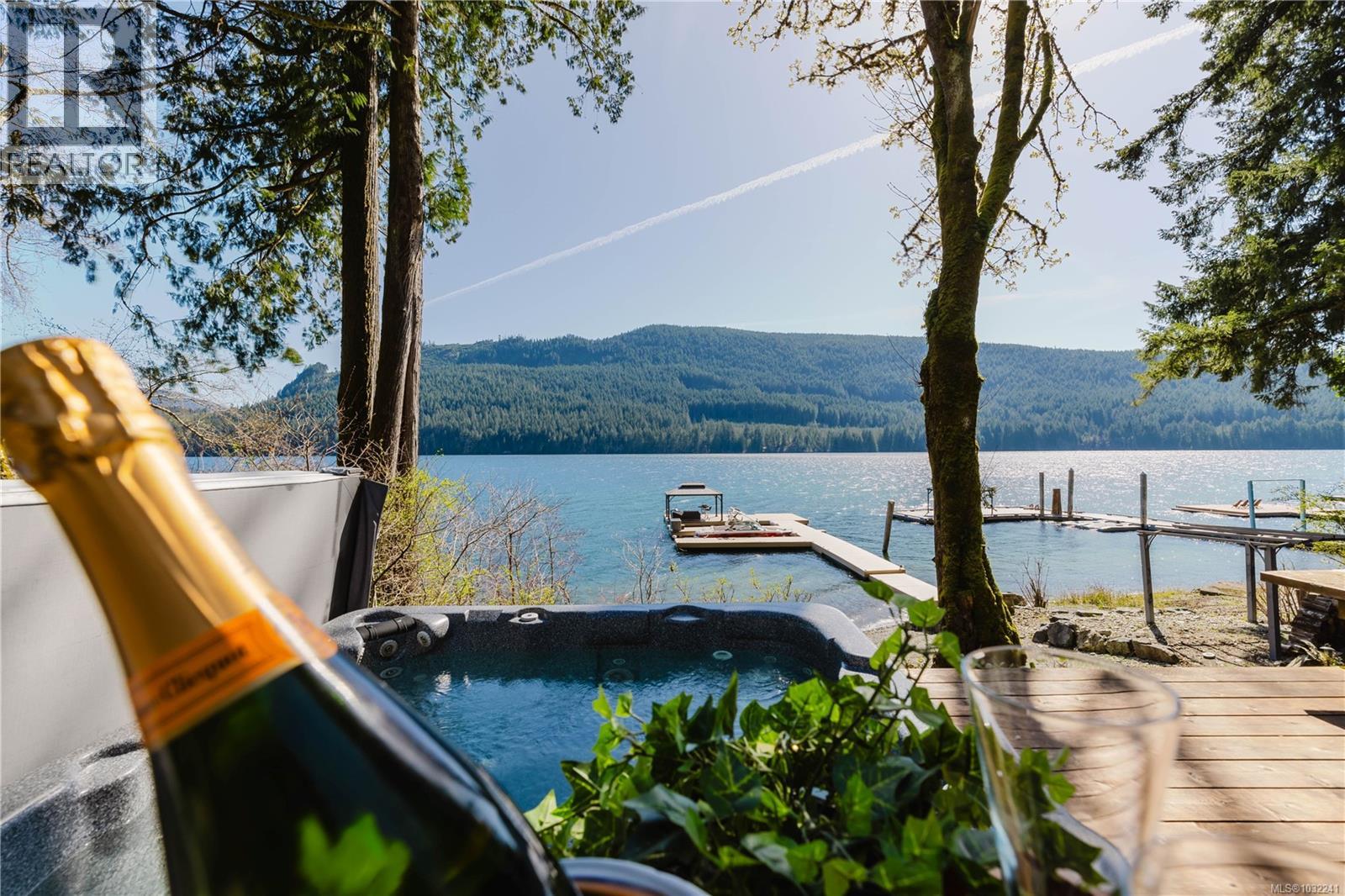  9686 Creekside Drive, Youbou