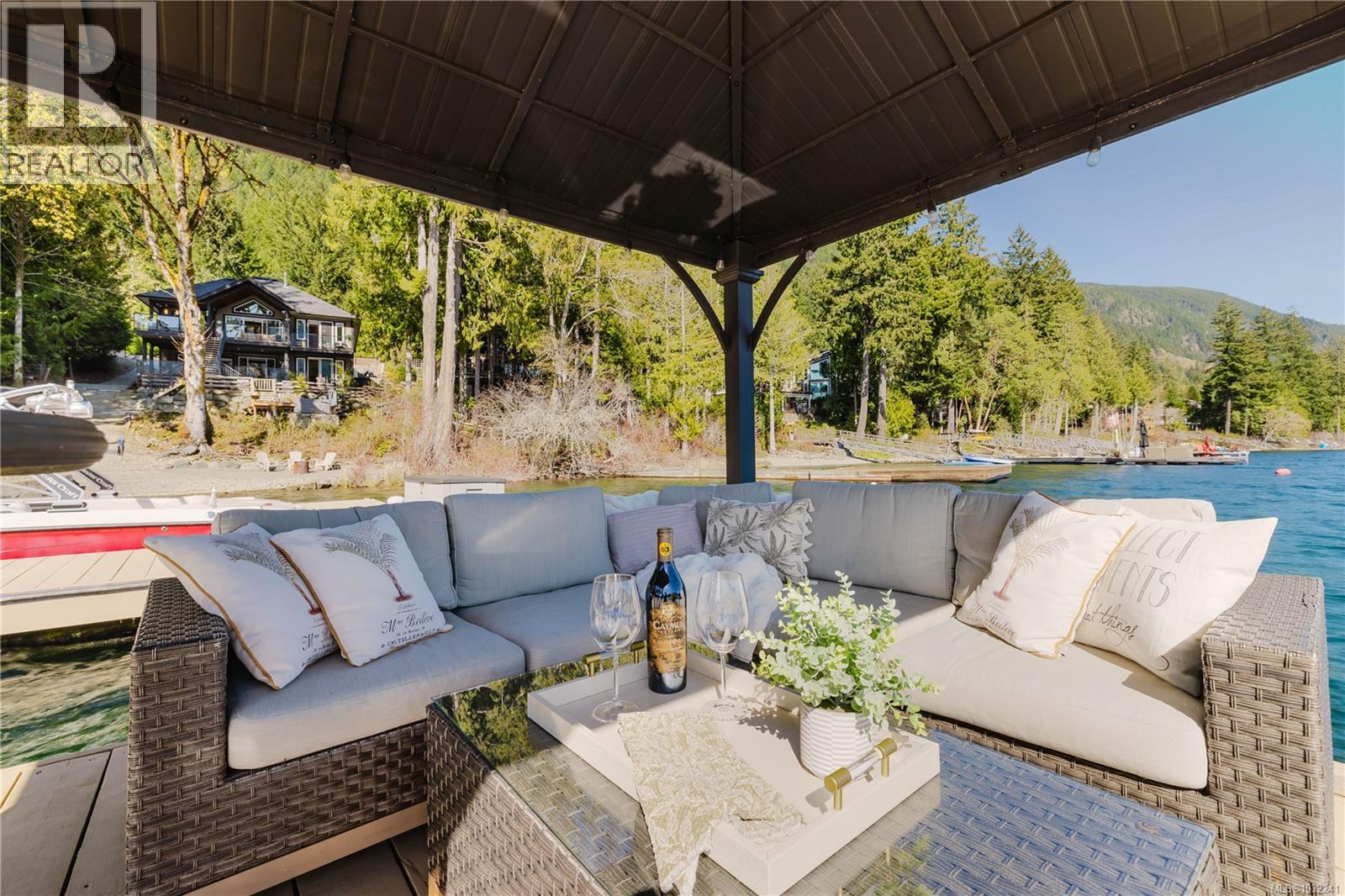  9686 Creekside Drive, Youbou