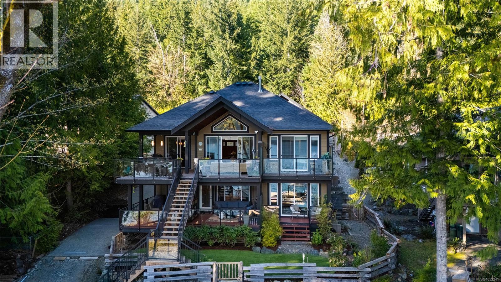  9686 Creekside Drive, Youbou