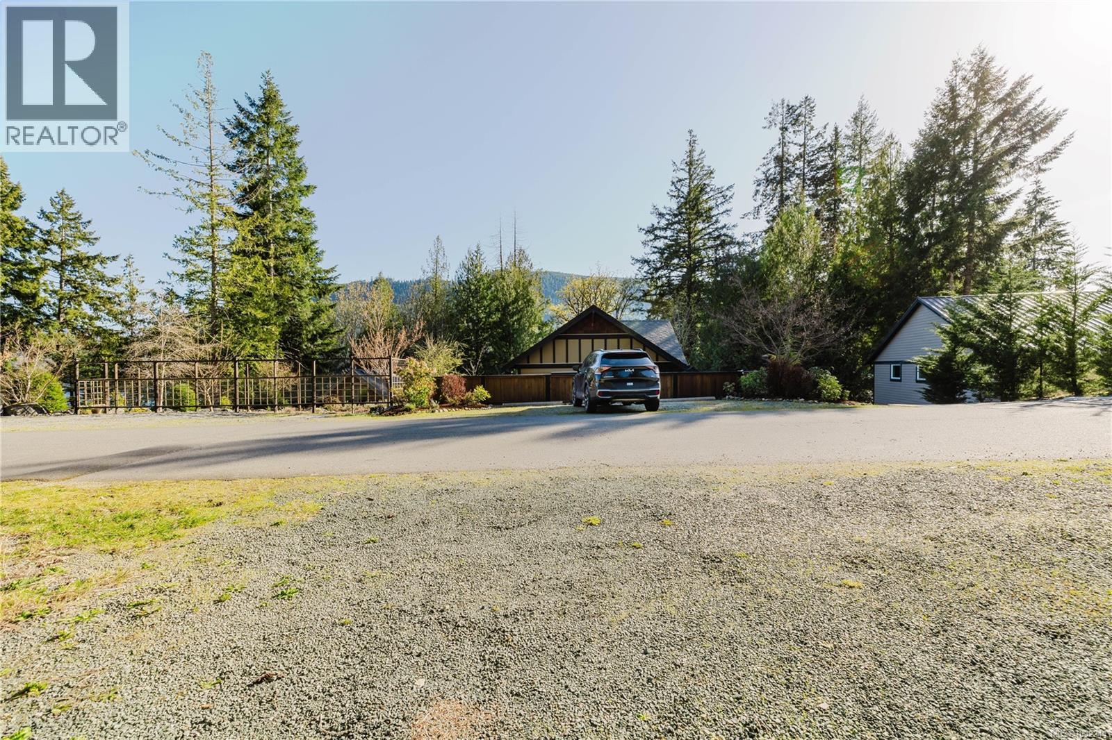  9686 Creekside Drive, Youbou