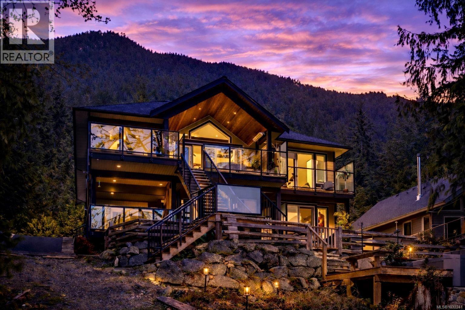  9686 Creekside Drive, Youbou