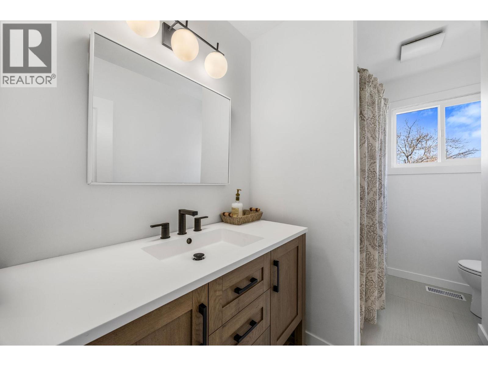 1224 Lawson Avenue, Kelowna