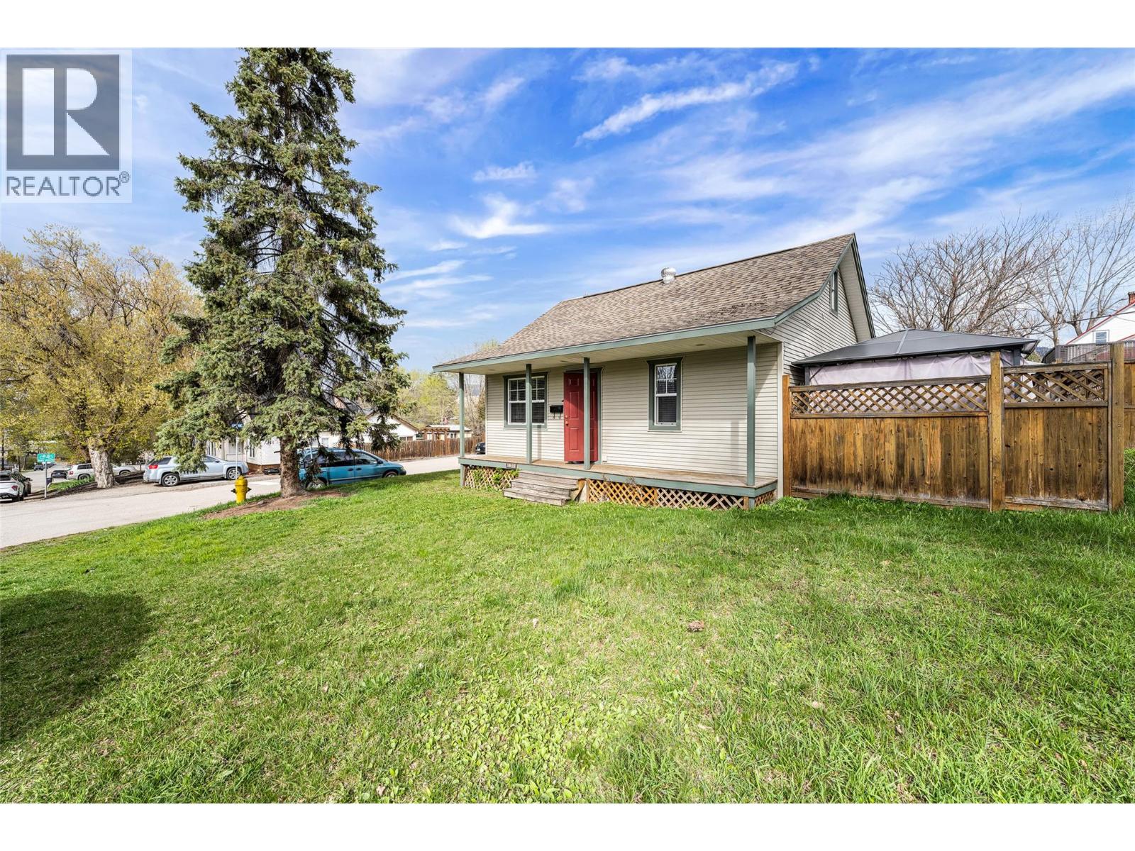 1915 33 Street - 1
