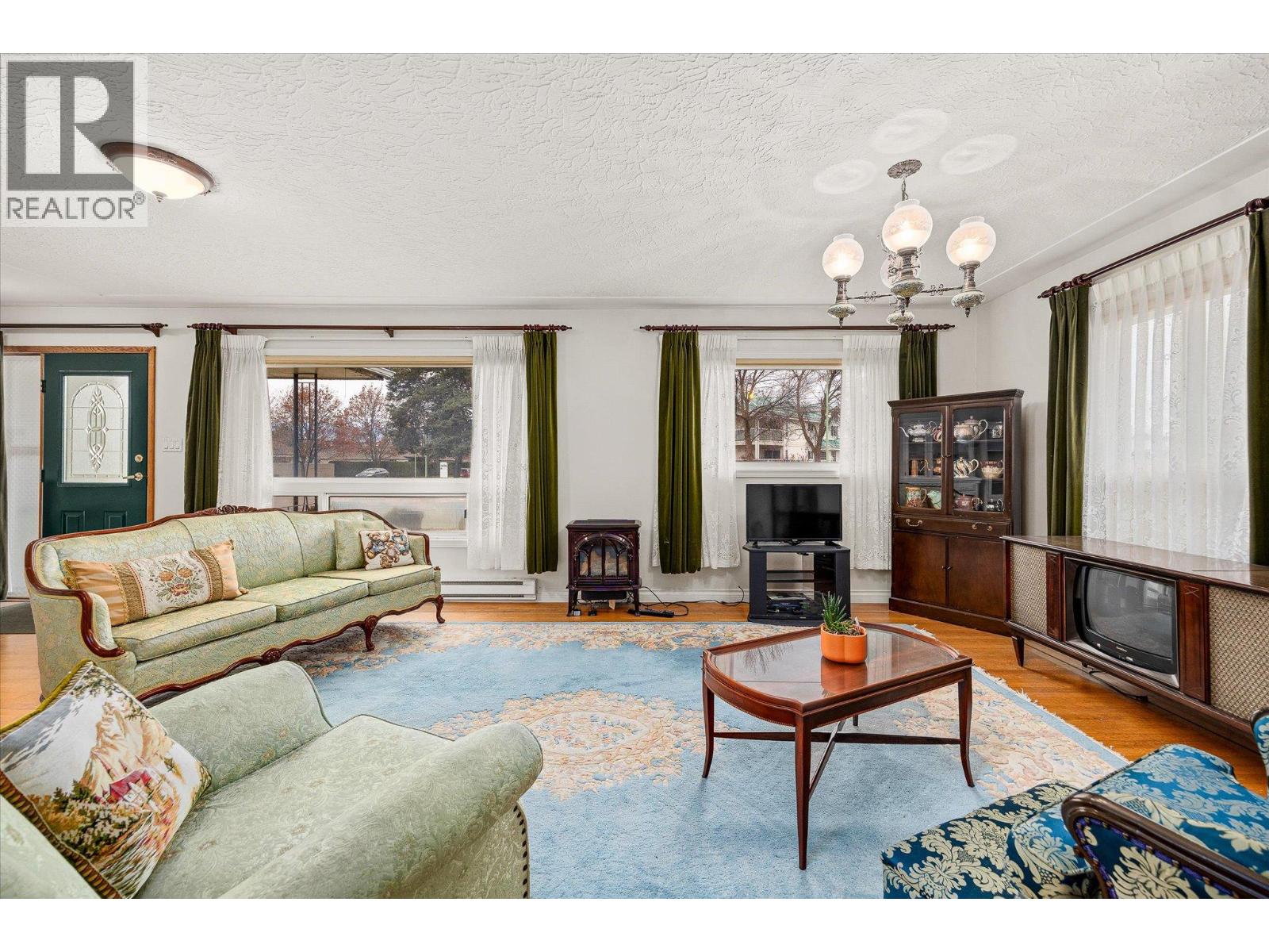 1190 Guisachan Road, Kelowna