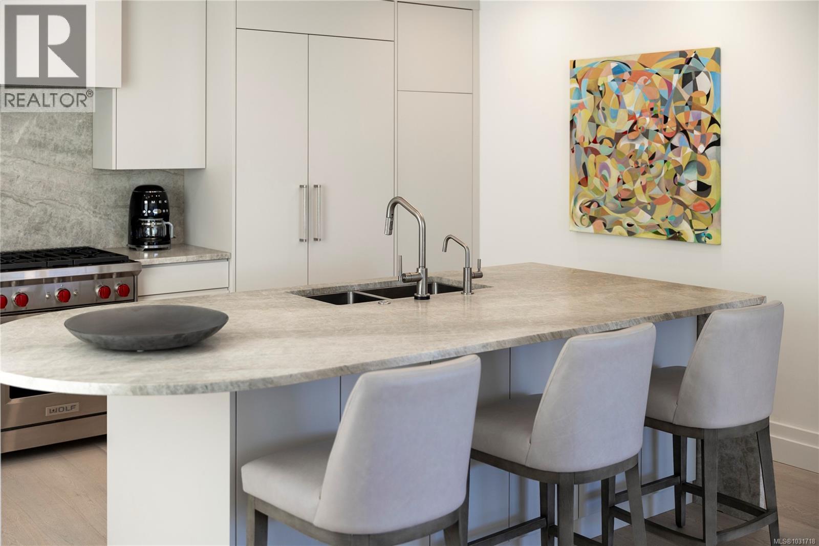 104 1284 Beach Drive, Oak Bay