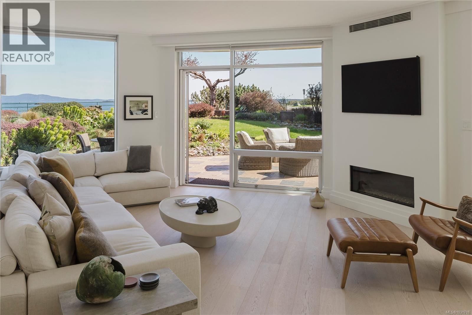 104 1284 Beach Drive, Oak Bay