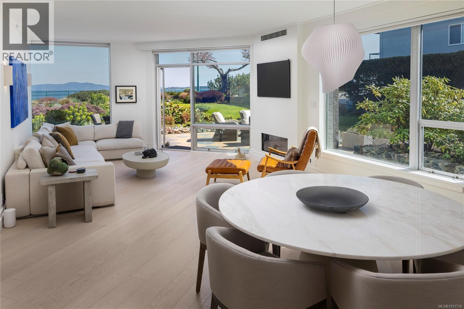 104 1284 Beach Drive, Oak Bay